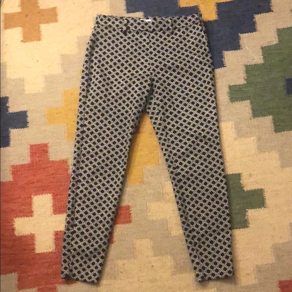 NWOT H&M size 4 ankle pant black and white pattern